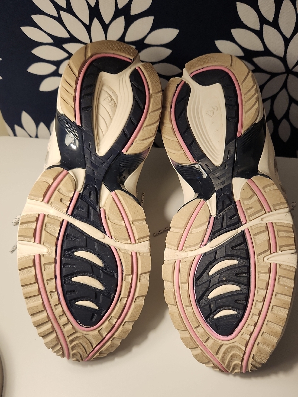 ASICS Cream Mesh Sneakers with Navy Tongue and Pink Accents 1090v2 Size 6.5M - Picture 3 of 11